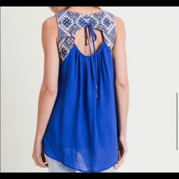 🌼 ONE LEFT🌼 Embroidered blue tank top - Picture 2 of 3